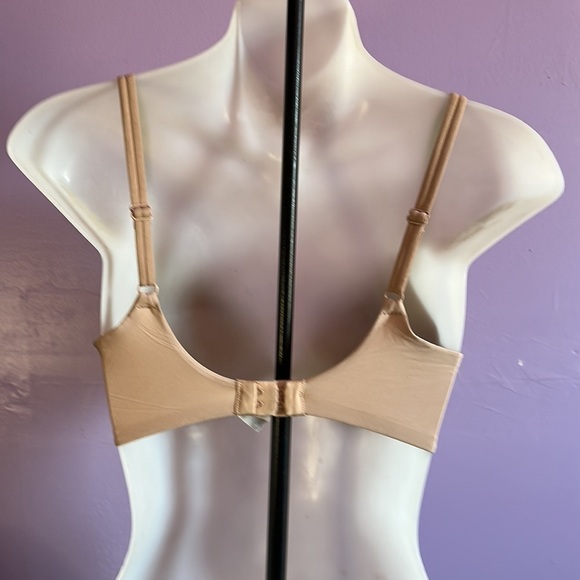 Victoria’s Secret Beige Push Up Underwire Bra Size 32DD Sexy Lingerie - Picture 2 of 3